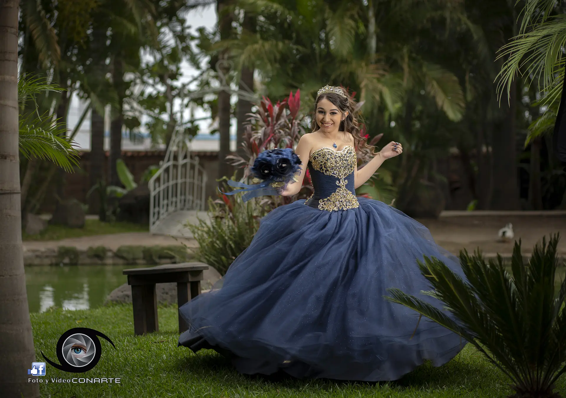 Sesión de XV años en Casa del Lago retrato de quinceañera en exteriores