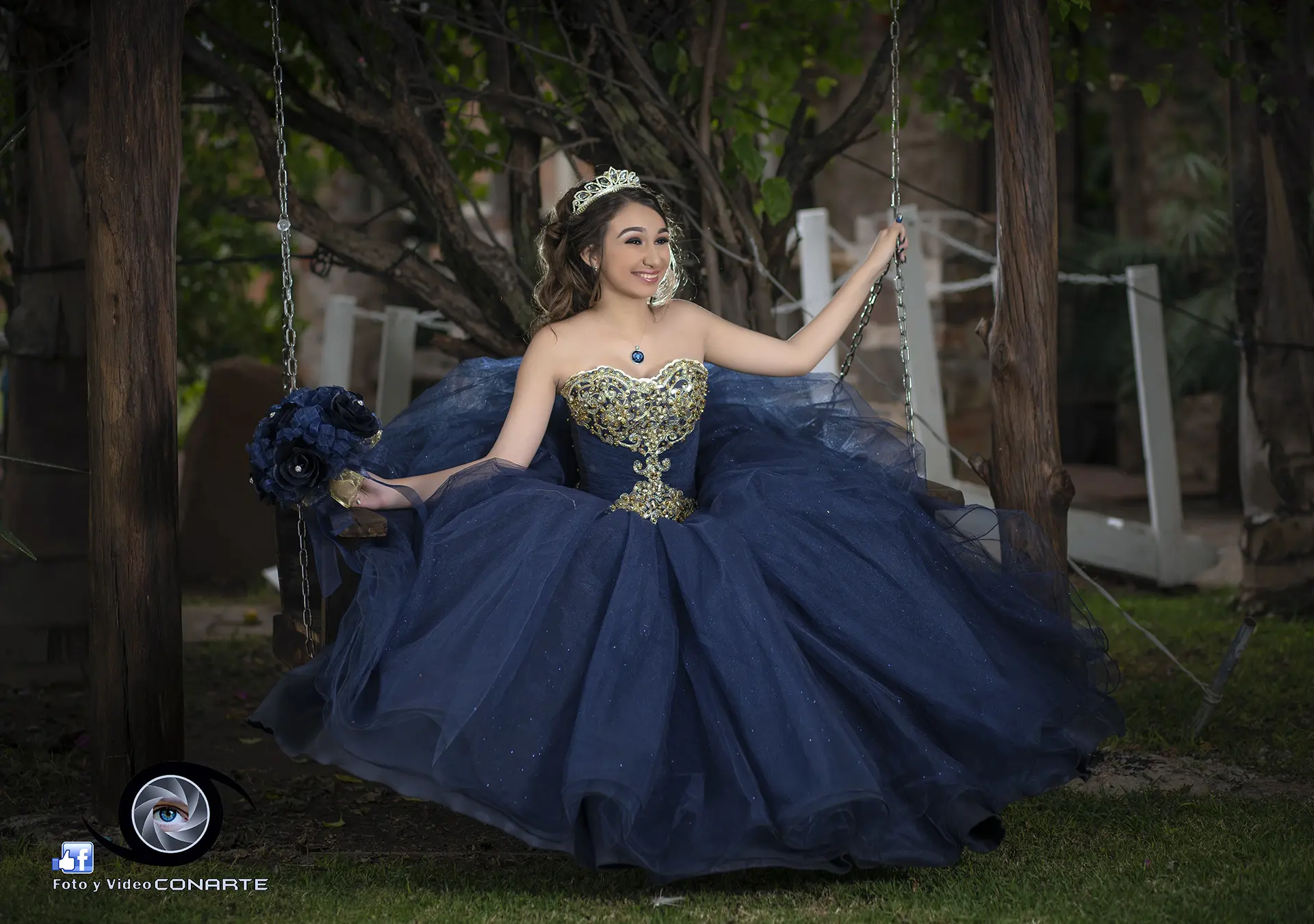 Sesión de XV años en Casa del Lago detalles florales y accesorios