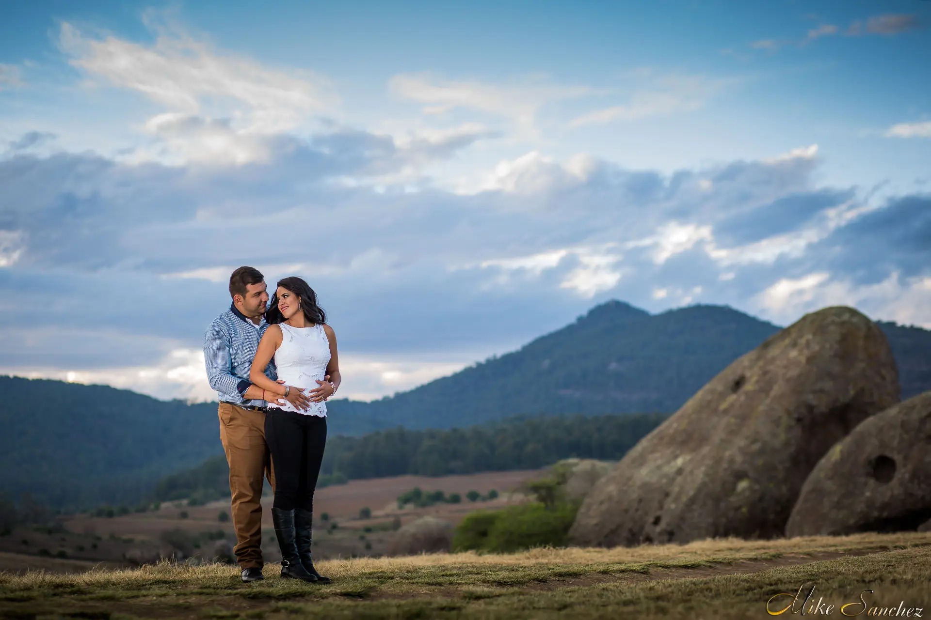 Sesión fotográfica casual en Tapalpa abrazo de novios