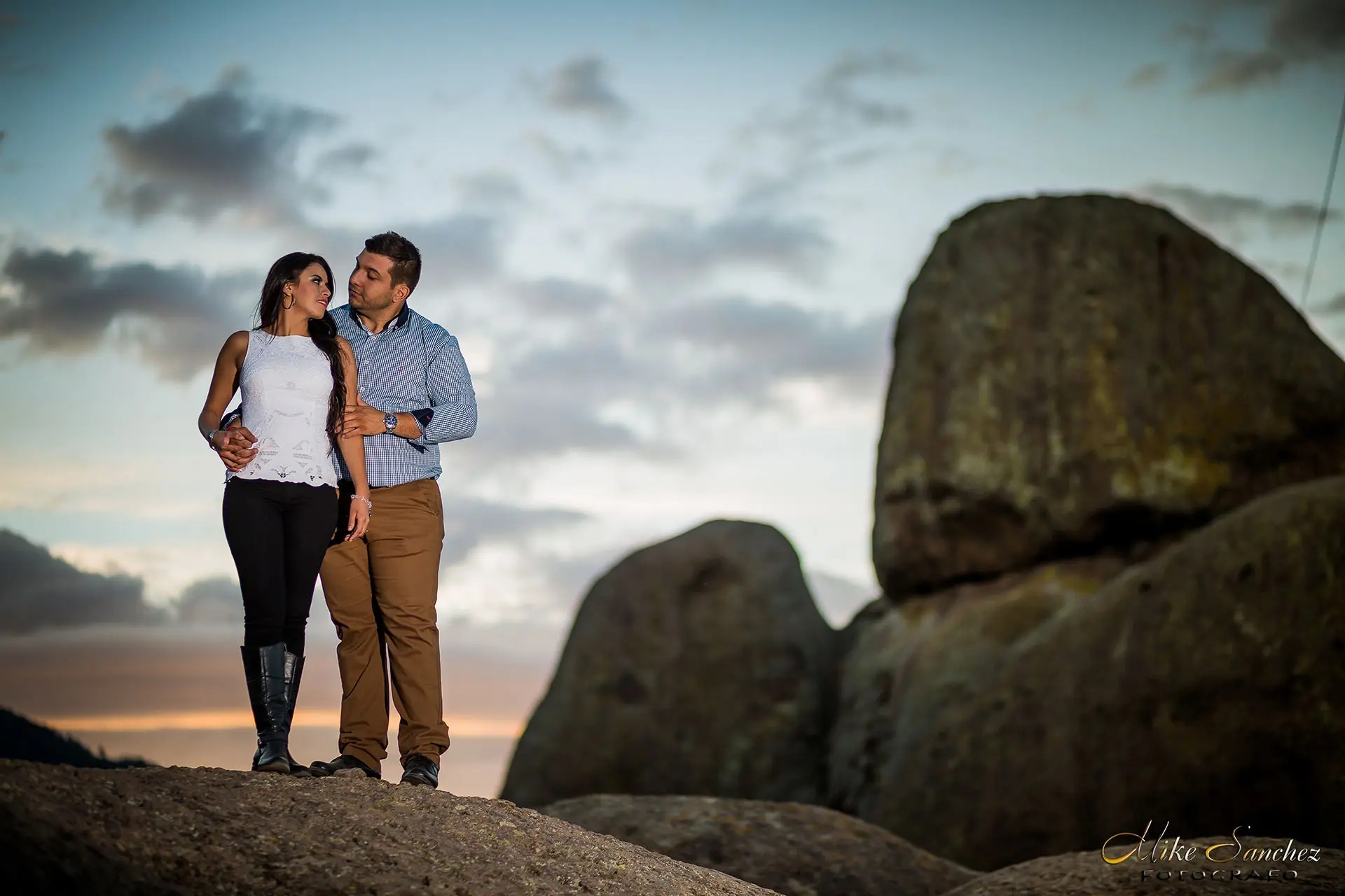 Sesión fotográfica casual en Tapalpa miradas de complicidad