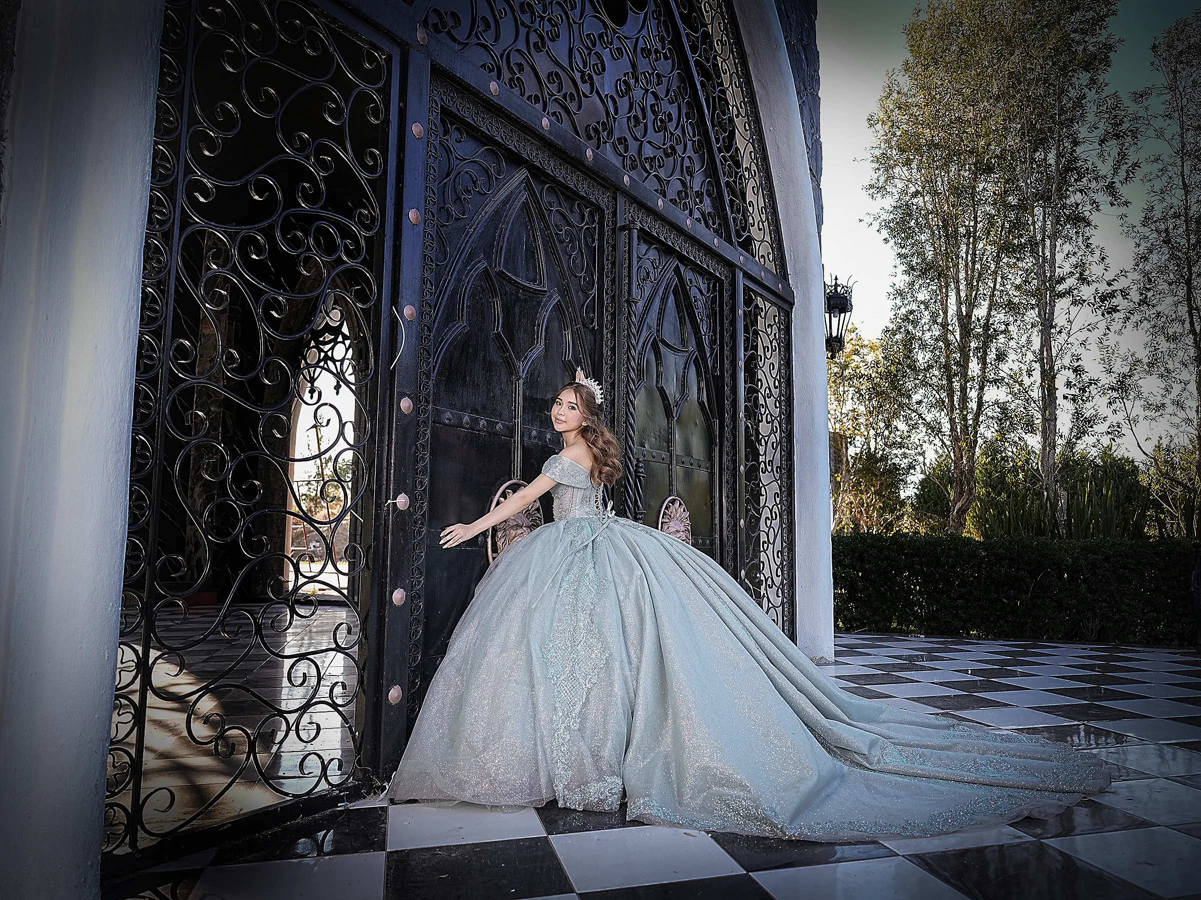 Sonrisa espontánea y carisma de quinceañera en Jalisco
