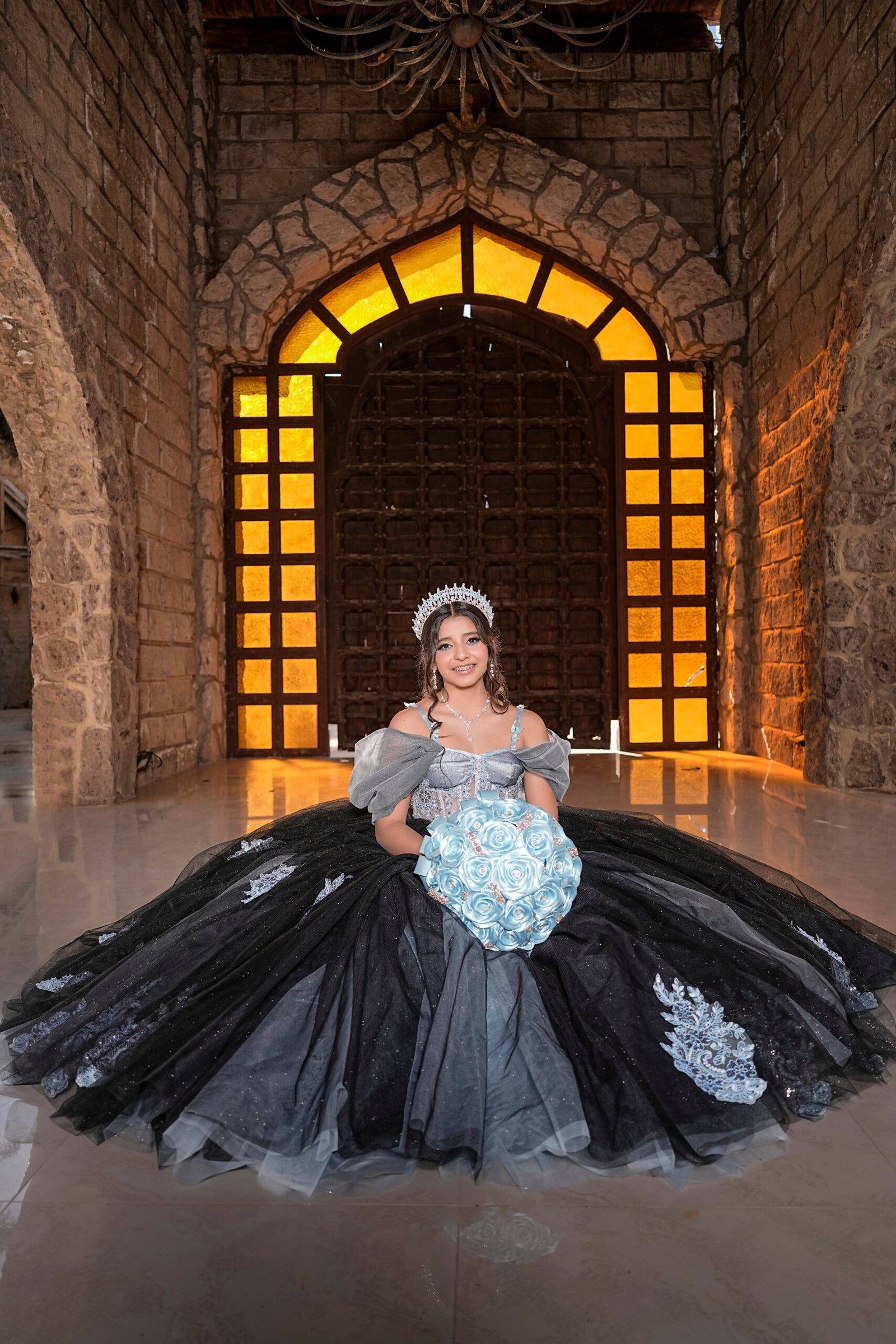 Detalles de corona y accesorios de gala en Castillo Siglo XIV