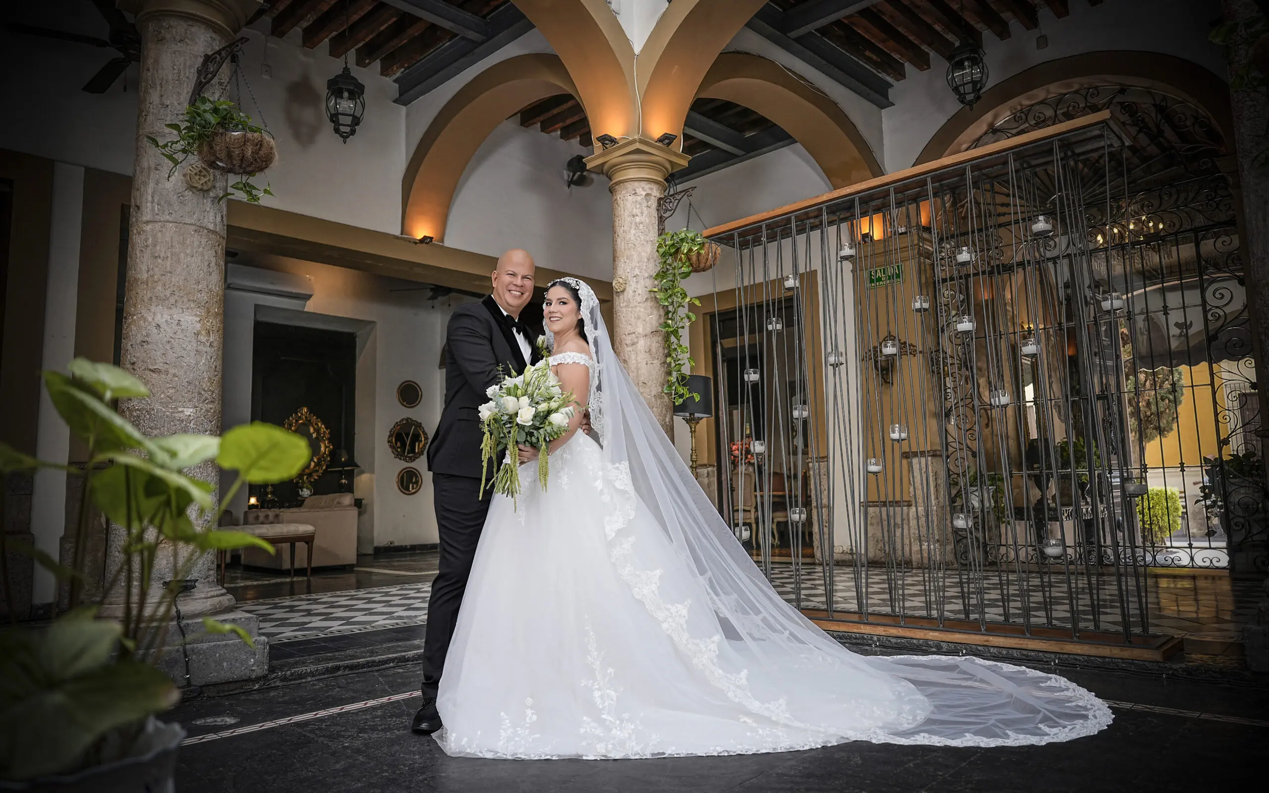 Fotografía de novios para cuadro de bienvenida en recepción