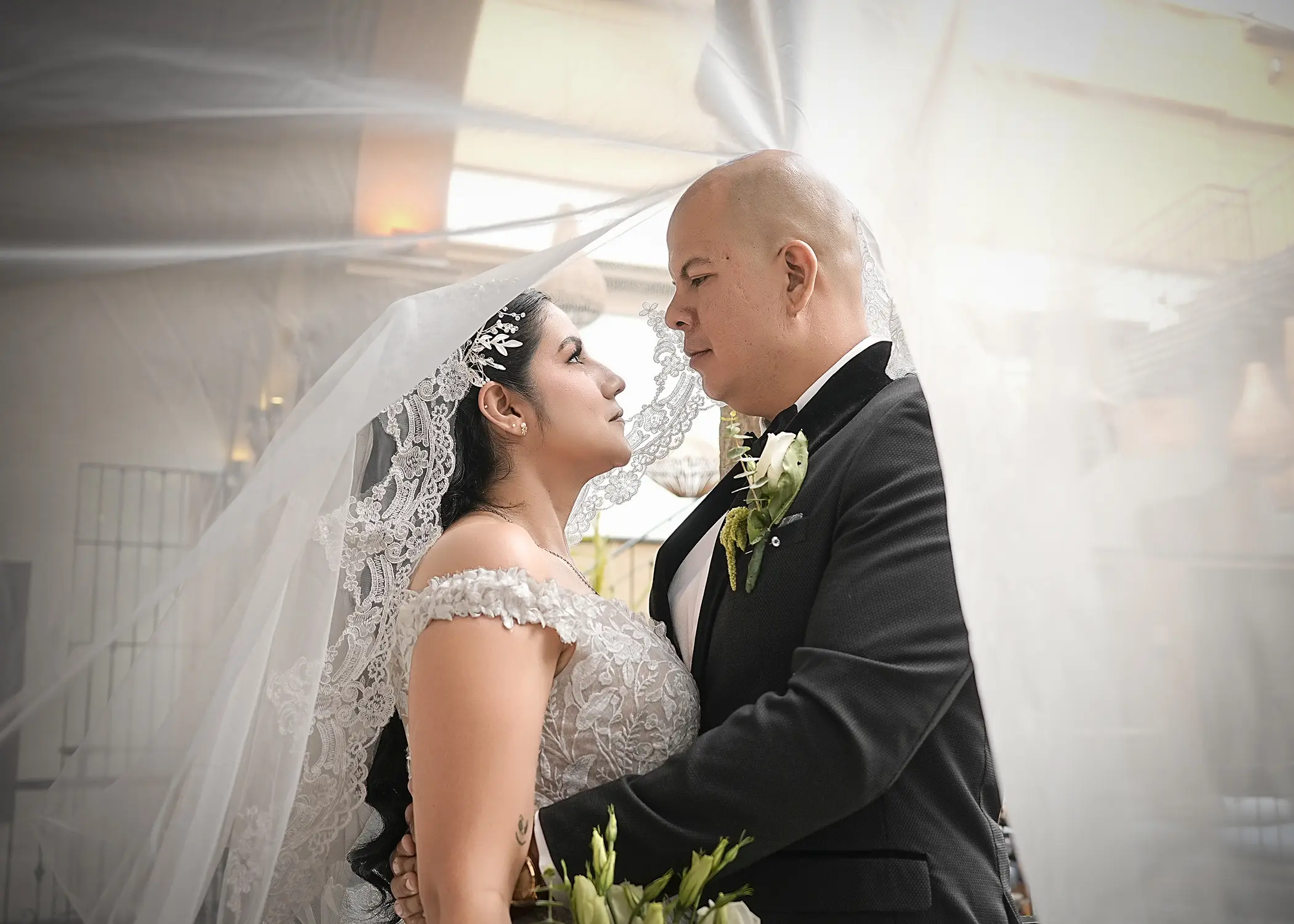 Boda en Casa Pedro Loza momento romántico en mirador de la terraza