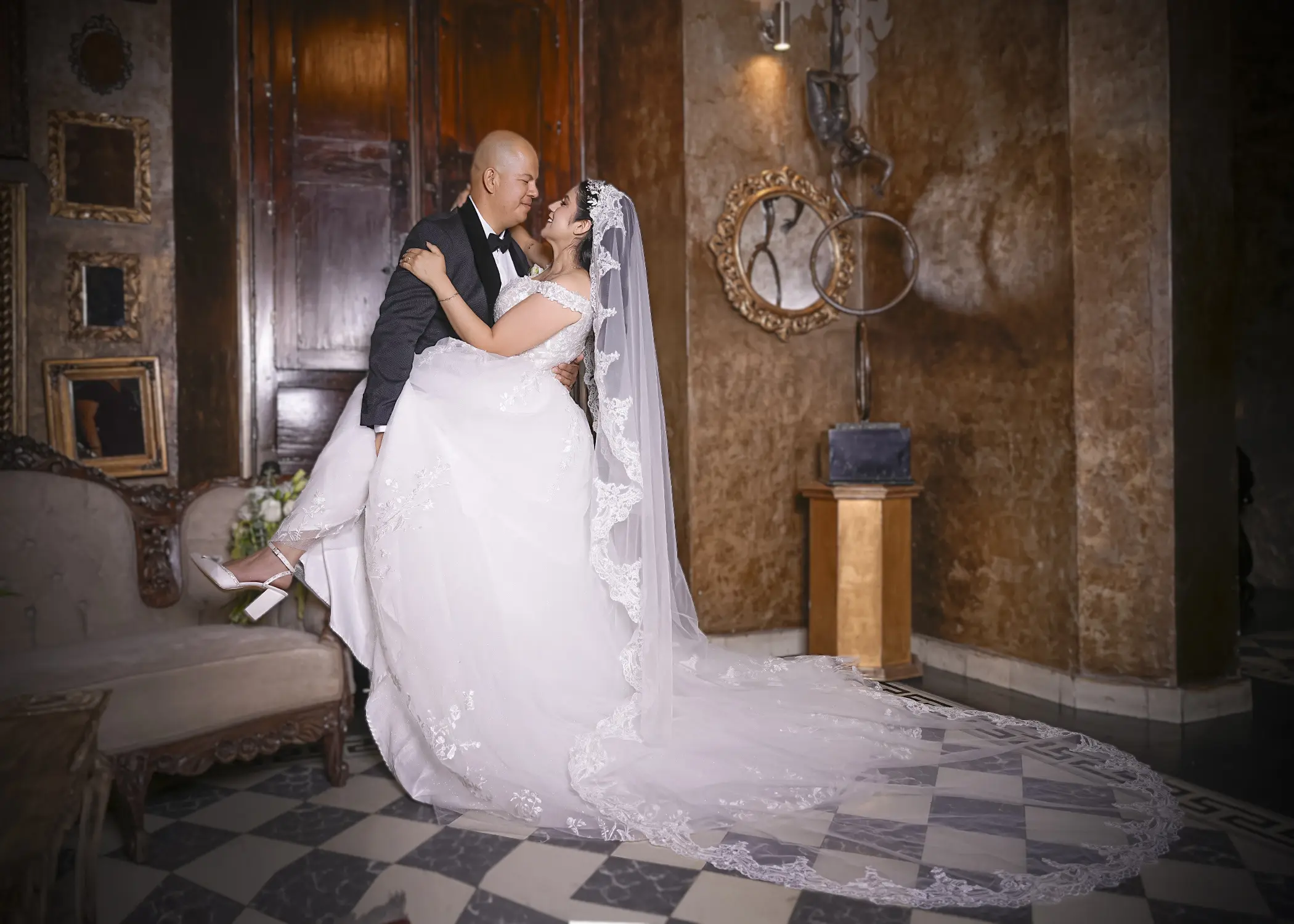 Boda en Casa Pedro Loza sesión en escalinatas y salones neoclásicos