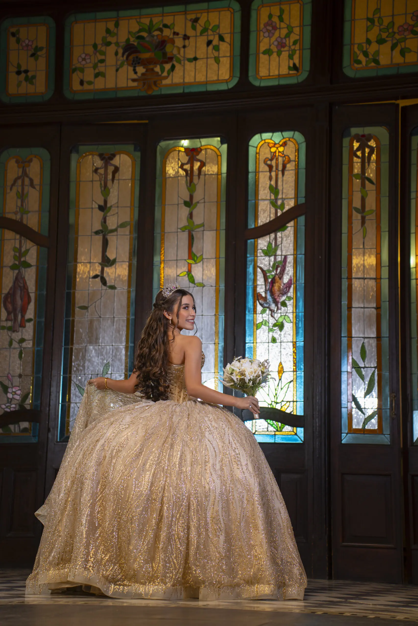 Sesión de XV años en Casa Pedro Loza retrato formal de Renata