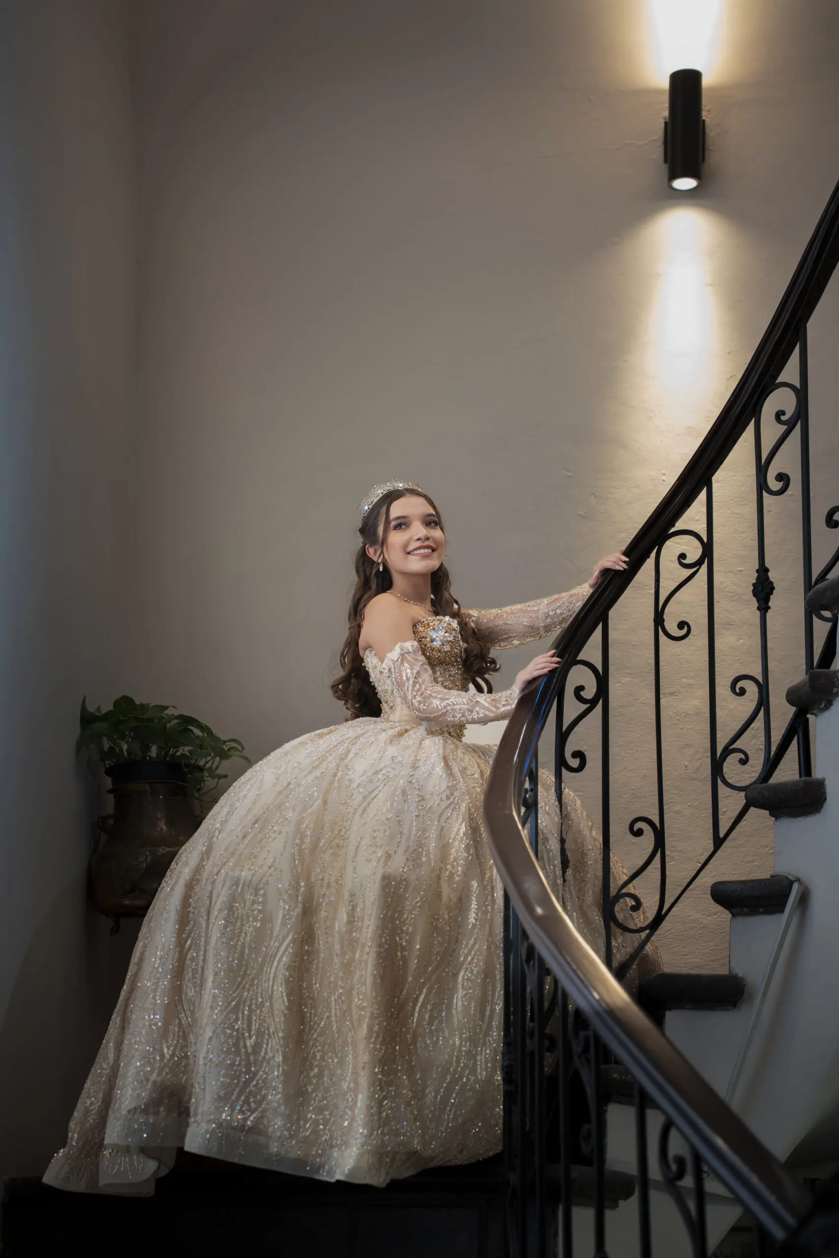 Sesión de XV años en Casa Pedro Loza en balcones y arquerías